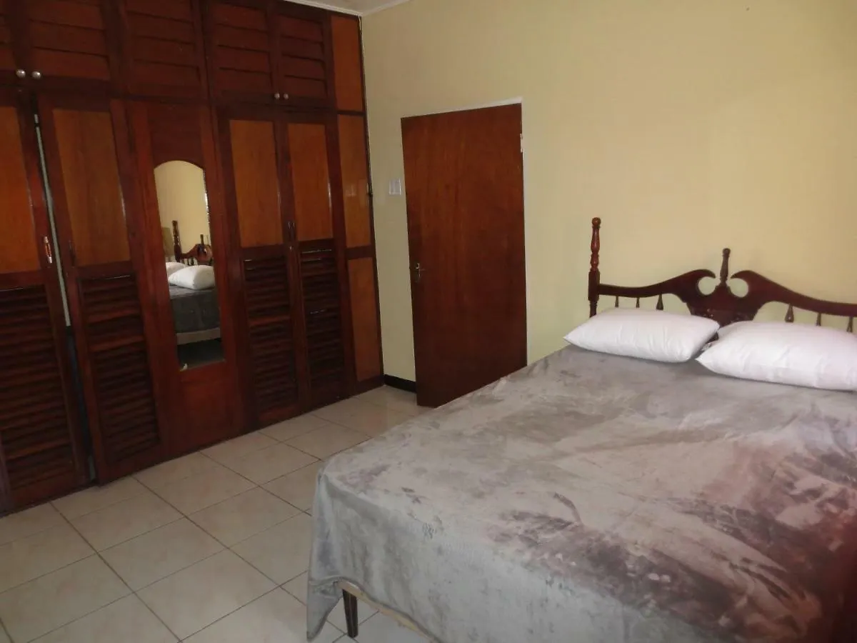 Chateau Yellow Mandeville Tatil Evi